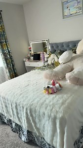 Mini coiffeuse blanche compacte idéale pour chambre d’enfant