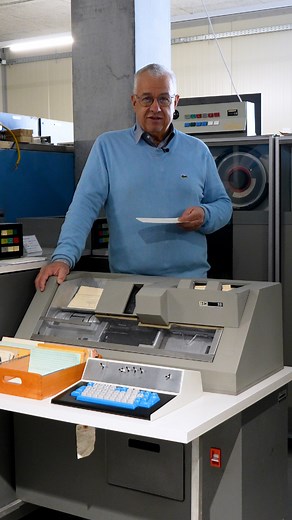 💪🏼 Einer der mächtigsten Computer seiner Zeit: Der IBM System/370 🖥️⚙️ 📈 Der Grossrechner aus den 1970er-Jahren definierte neue Standards in Performance, Zuverlässigkeit und moderner Datenverarbeitung. 💡Der IBM 370 war so erfolgreich, dass er über ein Jahrzehnt lang in Rechenzentren auf der ganzen Welt im Einsatz blieb – und zur Grundlage für viele spätere Mainframes wurde. 🧠 Du willst mehr über die multinationale Firma aus Amerika erfahren? Dann darfst du den IBM-Tag in der @enter_technik