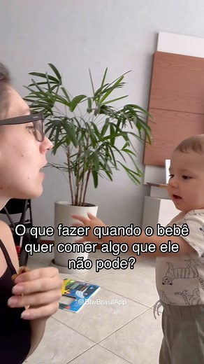 BLWBrasil Introdução Alimentar on Instagram: "Pare de achar que você não pode negar as coisas pro seu filho 🙏🏻 falar NÃO é importante pra educação dele Estamos vivendo uma fase em que as famílias estão confundindo o dar limites de forma respeitosa com a permissividade 😢 Não é porque seu filho quer comer algo que você precisa dar. Lembre-se disso: ✅ Quem define qual alimento servir é o cuidador, não é a criança! Outra coisa: o bebê não sente vontade do que ele nunca comeu, ele sente interesse 