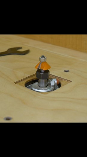 Router Table Lifting System: Changing Router Bits Made Easy