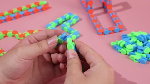 SCIONE 10 Pack Wacky Tracks Fidget Toys for Kids Classroom Students School Sensory Autism Toys Snap Fidget Snake Click Toys for Kids Stress Relief Toys