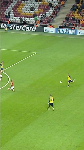 ONE OF THE BEST UCL GOALS!