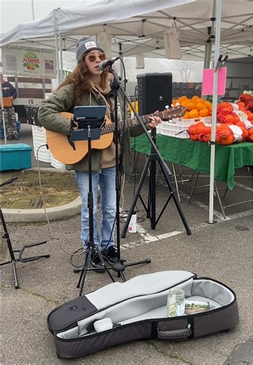 Live cover: Dancing in the dark