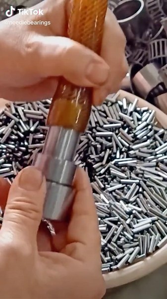 #needlebearing how to feed the rollers for a drawn cup bearing?#needlebearings #bearing #rollerbearings #needlerollerbearing