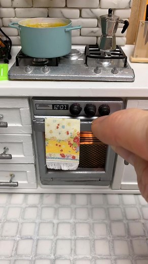 4.3K views · 146 reactions | Baking Mini Cookies in Tiny Stove. We are obsessed with tiny things! Come see our Tiny Home! #miniatures #miniature #minis #tinyfood #tinykitchen #minikitchen #dollhouse #littlethings #miniaturefood #reelstrending #satisfyingvideos #fyp #reels #viral #tinyhome #dollhouseminiatures #cookies | My Miniature Life | Facebook