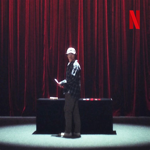Ocho individuos atrapados en un misterioso edificio participan en un programa de juegos en el que ganan dinero a medida que pasa el tiempo, pero todo es muy peligroso. 'The 8 Show' llega el 17 de mayo. | Netflix