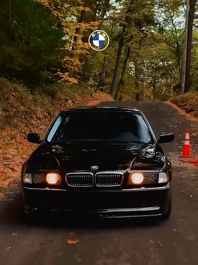 BMW E38 740i: Por qué domina la carretera