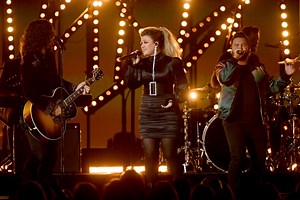 Dan   Shay, Kelly Clarkson Soar on 'Keeping Score' at 2019 ACMs
