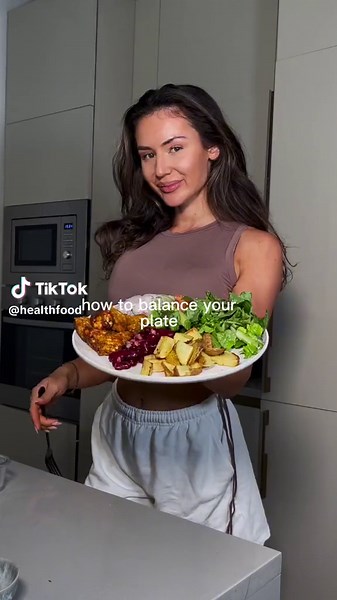 if youre looking to eat more balanced but don’t know how to plate, @Olivia Jarvis has the guide for you!✨🍽️🥗 Check out their page for more health inspo!🤍 #balance #lifestyle #plate #nutrition #myplate #healthy #health #healthfood #repost #inspo #idea #help #guide #delicious #food #healthyfood #balancedlifestyle #dinner #lunch #fyp