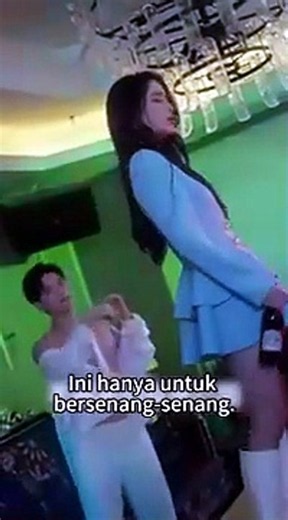 Tunangku selingkuh, aku menerima lamaran CEO pesaing.dia diam-diam mencintaiku 10tahun, manjakan aku
