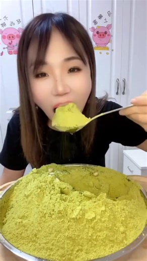 Exploring Unique Food Textures with Yellow Powder