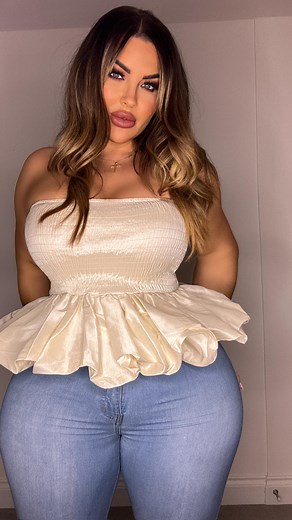 Hannah Olivia on Instagram: "1,2 or 3? @FashionNovaCurve ♥️"