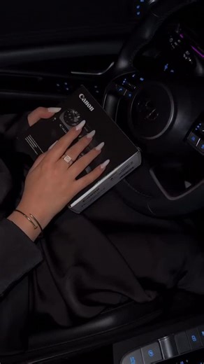 Alma məhsulunuzu bizdən alın(Köçürmə yolu ilə satış mövcuddur) on Instagram: "Almalı Cümə başladı💙(29.11.25-dək Canon modelləri əldə edən müştərilərə yaddaş kartı hədiyyə🥰) Məhsul əldə edərkən bonus qazan💙 Rəsmi Canon zəmanəti 💙 Canon,Nikon,Sony Fotoçəkiliş aparatları gəldi📸 Canon Powershot V1-2579’azn Canon Powershot G7 X Mark ll-2179’azn Canon Powershot G7 X Mark lll-2349’azn Canon Powershot SX 740 HS-1479’azn Canon EOS RP Kit-1499’azn Canon G9X Mark ll-1619’azn Canon EOS M50 Mark ll-1599