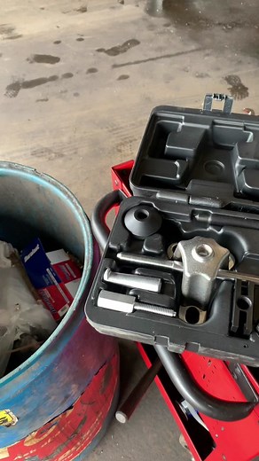 This is a small clip of using the #harborfreight slide hammer set which works quite well. From how to diagnose Bad wheel bearing. My previous video thanks for watching My Drama like footage. 😁