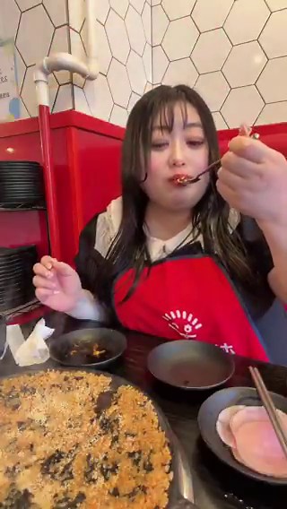 しっかり召喚されるけど、この間食べたよ。歌舞伎町で。