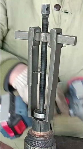 two-jaw bearing puller remove bearings, pulleys, gears, or other components from a shaft