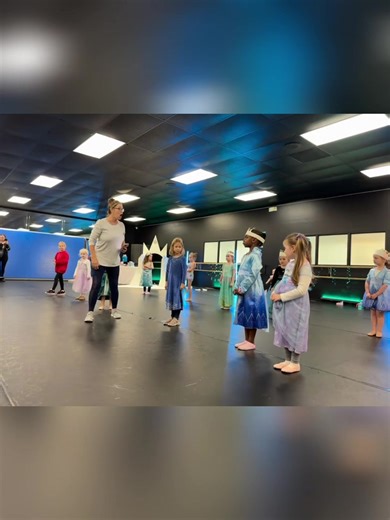 A special visit with Elsa, Anna and and our frozen friends in the SCDC Frozen Winter Camp. ❄️ ⛄️