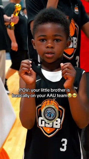 Little bro the real MVP🥺😭 #fyp #aau #madehoops #basketball #brother