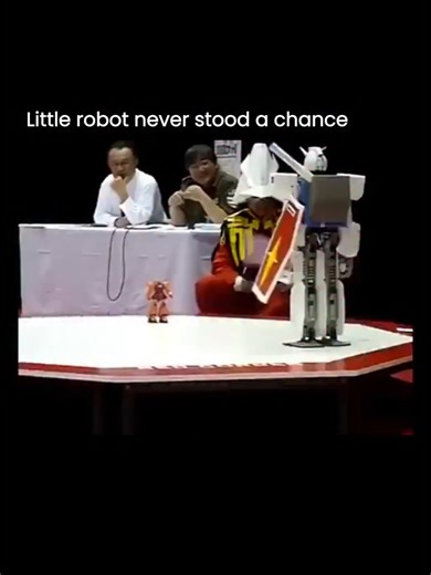 This was supposed to be a robot sumo match… but the size difference said everything 🤖⚖️ A massive Gundam-style robot steps into the ring, the tiny bot blinks once—and it’s over 💥 No time to react, no comeback, just an instant knockout 😭 The ref can’t stop laughing 😂 The crowd loses it 🤣 And what should’ve been a serious match turns into pure slapstick chaos 🤡 Robotics demo or accidental comedy gold? 🎭🔥