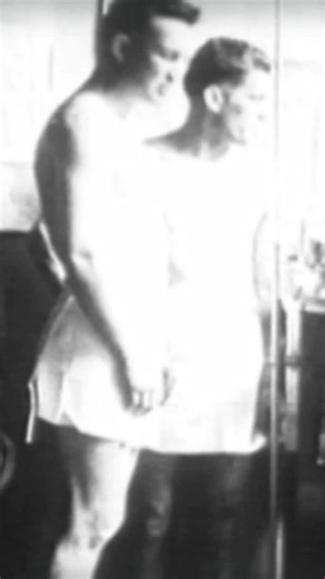 Rai Storia on Instagram: "È alto oltre due metri e pesa 120 chili, le mani sono quelle di un ciclope: si chiama Primo Carnera, soprannominato “La montagna che cammina”. Nel 1933, al Madison Square Garden di New York, si aggiudica il titolo mondiale dei pesi massimi. Da quel momento diventa un’icona sportiva, un eroe nazionale e un’astuta operazione di propaganda per il regime fascista. È l’immagine dell’italiano vincente, forte e vigoroso, l’eccellenza di una «razza» che si prepara alla guerra.