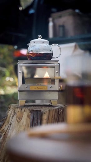 Mt.SUMI マウントスミ【公式】 on Instagram: "\\ Oilstove AURA Lumi 12/23 12:00- // =-=-=-=-=-=-=-=-=-=-=-=-=-=-=-=-=-=-=-=-=-=-= - New Items Releases - オイルストーブ オーラ ルミ 2025年12月23日(火) 12時 販売開始 🔥 🔥 🔥 =-=-=-=-=-=-=-=-=-=-=-=-=-=-=-=-=-=-=-=-=-=-= @yuri_camplife さんのフルーツティーでほっと一息つく時間にお供した「オイルストーブ オーラ ルミ」。 炎の鑑賞、照明、調理、保温、暖房—— 多様な機能を備えた小型オイルストーブ「オーラ ルミ」を、12月23日(火) 12時よりMt.SUMIオフィシャルサイト・全国の一部販売店にて発売いたします。 23日中にご注文いただいた分は、年内に発送いたします。 また、オーラ ルミに関しましては、今季は再販はなく在庫限りの販売予定となります。 ぜひ年末年始をゆるりと過ごすひとときに、 オーラ ルミのゆらめきをお楽しみくださ