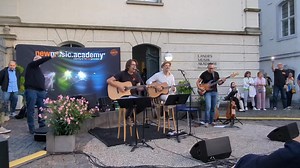 Sommerkurs Akustikgitarre 2025 unsere drei Top-Dozenten Guido Pyka, Jens Filser und Andreas Schulz beim Hofkonzert in der Landesmusikakademie Rheinland-Pfalz. #newmusicacademy #schlossengers #akustikgitarre | New Music Academy