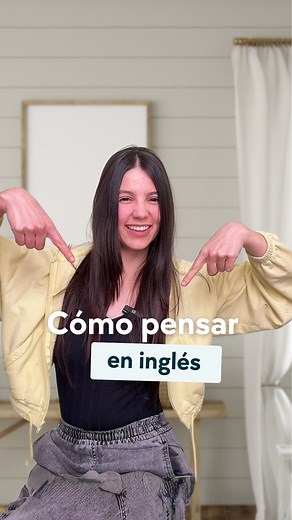 Así vas a dejar de traducir todo al español, y vas a empezar a pensar en inglés. Recuerda que esto no pasa de la noche a la mañana. Debes entrenar tu cerebro todos los días para que active el inglés y no sienta la necesidad de traducir palabra por palabra, si no más bien logre conectar el inglés con frases, contextos e imágenes #inglesfacil #englishonline #englishtips | Teacher Isa • Immersa Academy