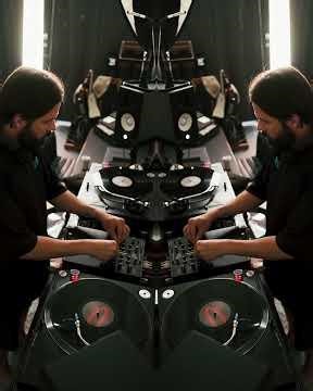 Smooth Vinyl Mixing🖤​💫 #minimalhouse #vinyl #electronicmusic #dj #techno #mixing #transition