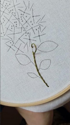 Basic and essential stem stitch✨️ Perfect for soft line and stems embroidery🌿 #embroidery #tutorial