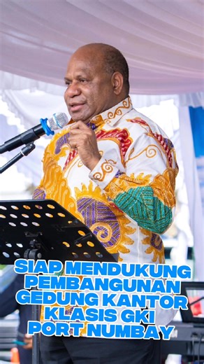 Di bawah langit Jayapura, iman dan cinta untuk Papua bertemu dalam satu langkah. 🤍 Matius D. Fakhiri menghadirkan bukan hanya bantuan Rp3 miliar, tetapi juga harapan agar rumah pelayanan ini tumbuh menjadi pelukan bagi 51 jemaat Port Numbay. Ketika gereja, adat, dan pemerintah saling menggenggam, lahirlah masa depan yang penuh cahaya. Dari Taman Imbi, doa naik, kasih mengalir, dan Papua kita terus bersemi. ✨ #UntukPapua #ImanDanKasih #PortNumbay #Jayapura