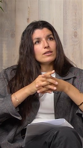 Dans cette vidéo, apprenez à identifier la cellulite aqueuse, souvent comparée à un "ballon rempli d'eau" sous la peau. Lors d'un cellulite massage, on peut sentir une onde se propager, signe d'une insuffisance veineuse potentielle. Découvrez des solutions pour améliorer la circulation sanguine et réduire cet effet. 💧 Découvrez la méthode douce et naturelle d’Isabelle Trombert : 5 minutes par jour pour éliminer la rétention d’eau et retrouver des jambes légères : https://lettre.votre-sante-votr