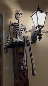 ¡Halloween toma vida en la Casa de Los Virreyes! 🎃 Arka Galería y Café, junto con Art Gym, te invitamos a descubrir un espacio transformado por la creatividad, donde podrás disfrutar de arte y buen café. Este octubre, nuestras paredes esconden secretos, eventos imperdibles y detalles que te harán sentir la esencia de la temporada. ¿Te atreves a descubrir lo que hemos preparado? 👻 No te pierdas nuestras redes sociales! ¡Y ven! Disfruta de nuestra decoración especial de Halloween en el corazón d