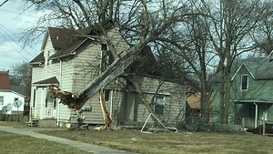 After record-setting outage, 277,000 remain without power in Michigan