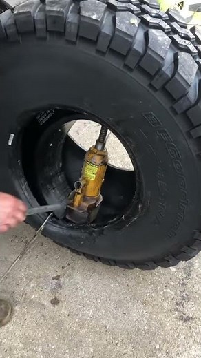 HMMWV tire run-flat install
