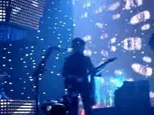 Muse - Invincible (live Paris Bercy déc.2006)