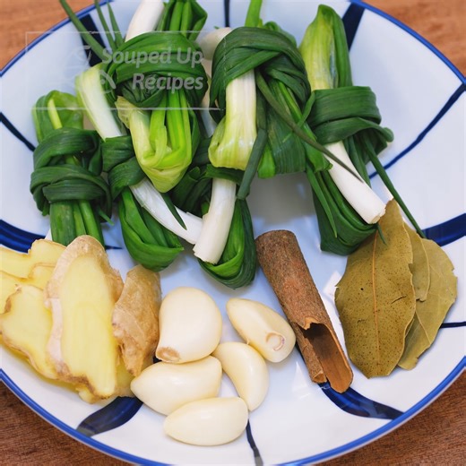 If you haven't decided what to make for dinner tonight, try this Chinese Red Braised Pork Belly made in a rice cooker. The prep takes only 5 minutes—it's truly effortless and foolproof—and you'll end up with tender, flavorful pork belly coated in a glossy, rich sauce. The flavor is absolutely irresistible, and it's so easy that you have no excuse not to make it. If you have a rice cooker, don't let it go to waste. And if you don't, a regular pot, a slow cooker, or an Instant Pot will work just a