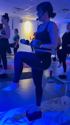 🔥 Y6 Sculpt & Flow is bringing the HEAT! 🔥 Weights, blocks, and bands come together to spice up your flow and challenge your strength, balance, and endurance. Expect powerful movement, intentional burns, and that signature YogaSix vibe that leaves you feeling strong and sweaty — in the best way. 💦✨ Ready to turn up the intensity? See you on your mat. 🔥🧘‍♀️ | YogaSix Casas Adobes