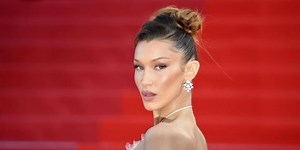 Bella Hadid, con el pecho completamente al descubierto en el Festival de Cannes