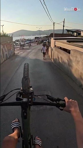Cyclist Bike Fall: Unexpected Spill and Quick Recovery