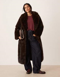 Urban Code - Monster jas van imitatiebont met riem in bruin | ASOS