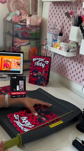 54K views · 688 reactions | ✨ Treats that wow! Koala Glossy Photo Paper & Sticker Paper = vivid colors for the cutest DIY treat bags  https://bit.ly/4os0VYy https://bit.ly/4otngVM Thanks @jgdesignbyjenny for the adorable creation!  What theme would you craft your treat bags in? #koalagp #KoalaPaper #DIYParty #diy #treatbags #photopaper #stickerpaper #partydecorations | Koalagp | Facebook