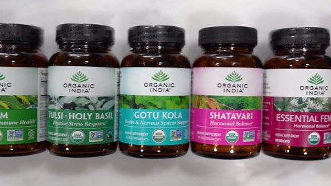 ORGANIC INDIA Moringa Herbal Supplement - Green Superfood, Nutrient Dense, Pure Plant Protein, Vitamin A, E, K, Iron, Calcium, Fiber, Vegan, Gluten-Free, USDA Certified Organic - 90 Capsules