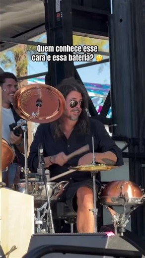 Quem conhece esse cara e essa bateria?