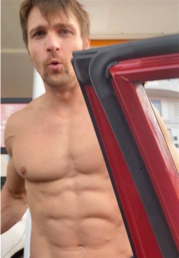 Almost lost another phone here 📱 😱 just doing a video with the gas today isntead of a pic 😂