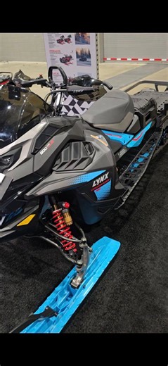 66K views · 274 reactions | 2026 Lynx Commander RE 900turboR de couleur Bleu et Noir #lynxsnowmobiles #lynxrotax #snowmobile #motoneige | LaMotoneige.net | Facebook