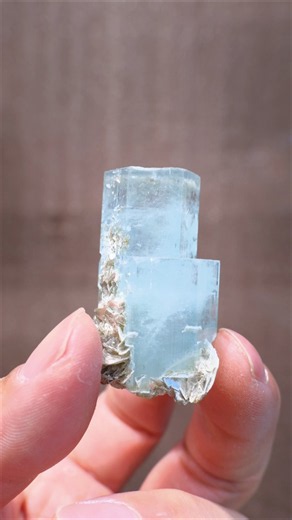 ​【​自然が造る芸術的な鉱物達】「天に昇る、氷の階段。三段の奇跡を持つアクアマリン。」