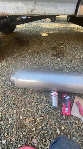 Finally putting a muffler on the 7 🌲. Took it down the road and it is much more pleasant on the ears. #ford #fordf250 #idi #73idi #73ididiesel #diesel #blackgold #wmo #wvo