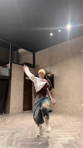 Yazz Dance Tutorial with Coach Crsntbndc