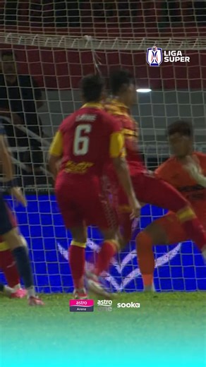 Bergson da Silva sempat berkongsi cara beliau mengkucar-kacirkan pertahanan Selangor FC untuk memuktamadkan keputusan di Petaling Jaya! 🔵🔴 #LigaSuper2526 #DemiLigaKita #IniPadangKita | Astro Arena