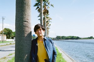 STUTS、鎮座DOPENESSとCampanellaを客演に迎えた「Sticky Step」MV公開 監督はスタジオ石 - Spincoaster (スピンコースター)